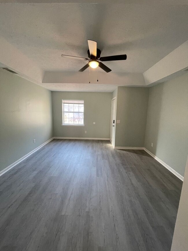 Building Photo - Updated 2BR/2BA Duplex in Downtown Springfield – Modern Finishes & Spacious Layout