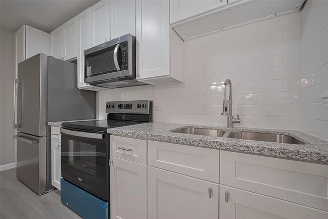 Building Photo - 1750 Lynn Ln