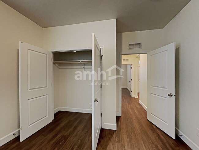 Building Photo - 108 E Sicily Dr
