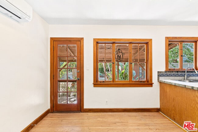 Building Photo - 4171 Kraft Ave