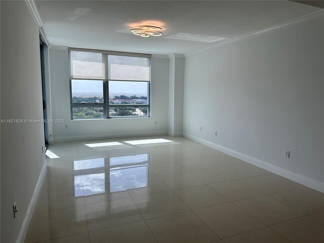 Building Photo - 2641 N Flamingo Rd