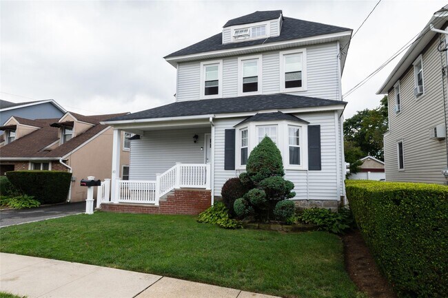 Primary Photo - 83 Mill River Ave