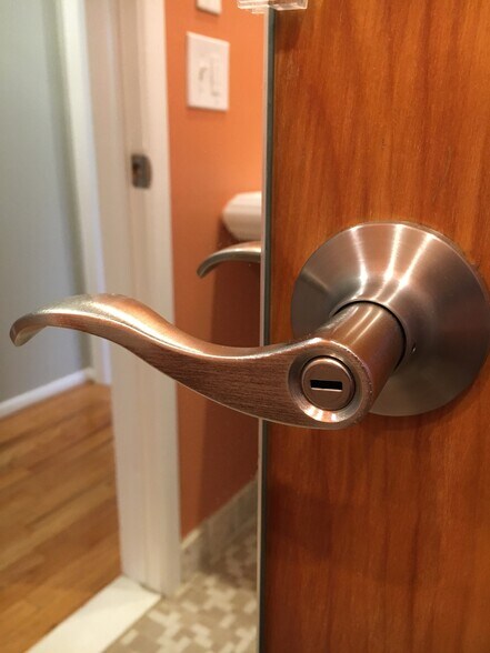 Bathroom entry detail - 3160 Fernwood Ave