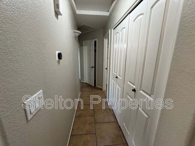 Building Photo - 15828 W Latham St