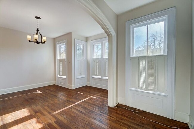 Building Photo - 2701 Cleinview Ave