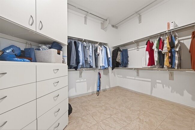 Building Photo - 7211 Spring Meadow Ln