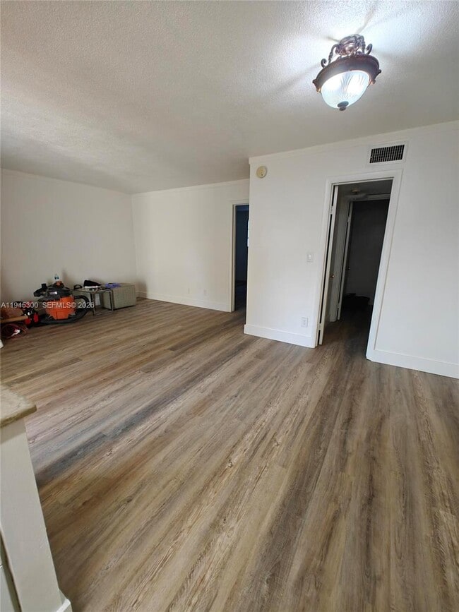 Building Photo - 421 NE 1st St