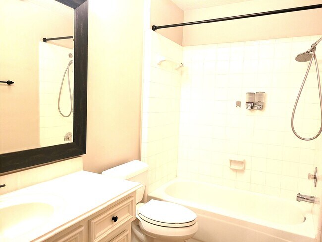 Building Photo - 2214 Old S Dr