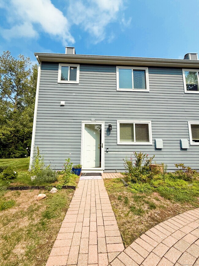 Building Photo - 22 Farmington Meadow Dr