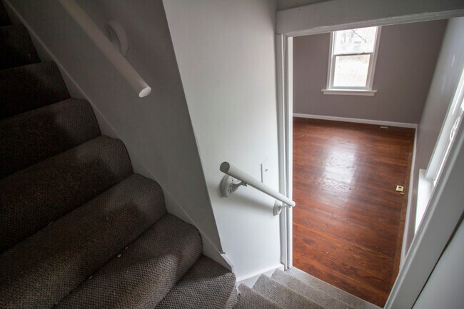 Building Photo - 6817 Raymond Ave