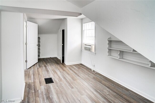 Building Photo - 4312 Kenmore Ave