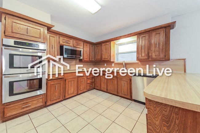 Building Photo - 2413 Golden Willow Ln