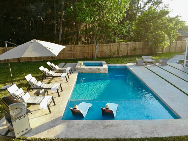 Building Photo - 1814 NW 14th Ave