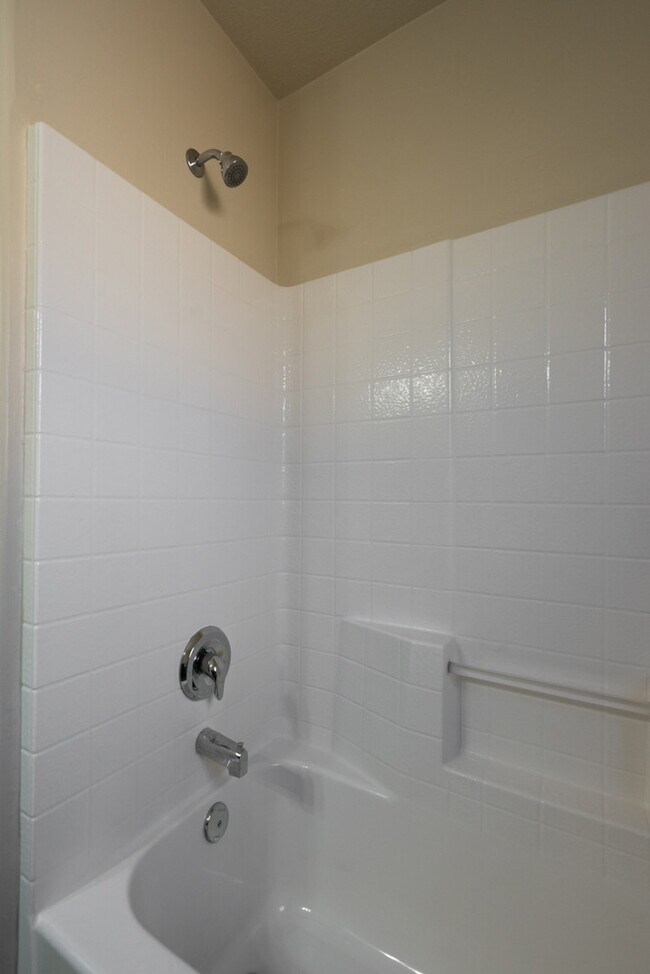 Building Photo - 986 Camel Springs Dr