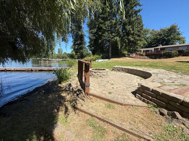 Building Photo - 5711 Black Lake Belmore Rd SW