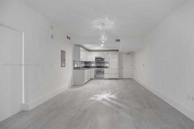 Building Photo - 1010 Brickell Ave
