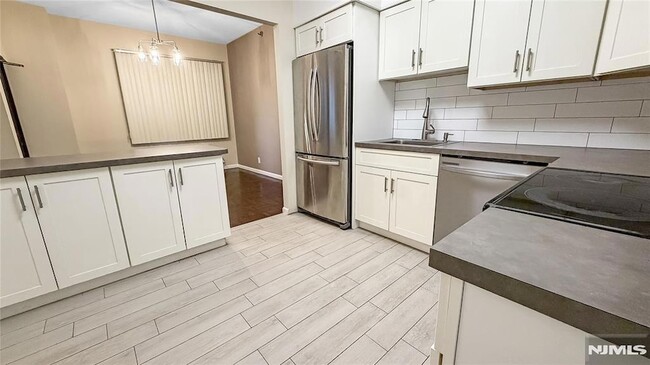 Building Photo - 326 Prospect Ave