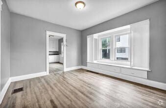 Building Photo - Newly renovated 2 bedroom 1 bath lower uni...