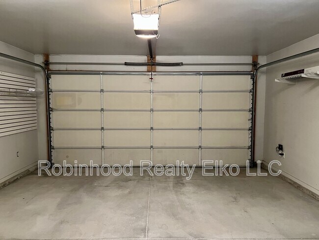 Building Photo - 753 Oak St