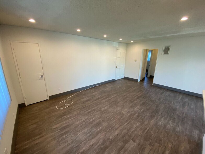 Building Photo - 3611 Mentone Ave