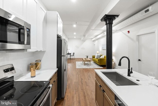 Building Photo - 240 Hermitage St