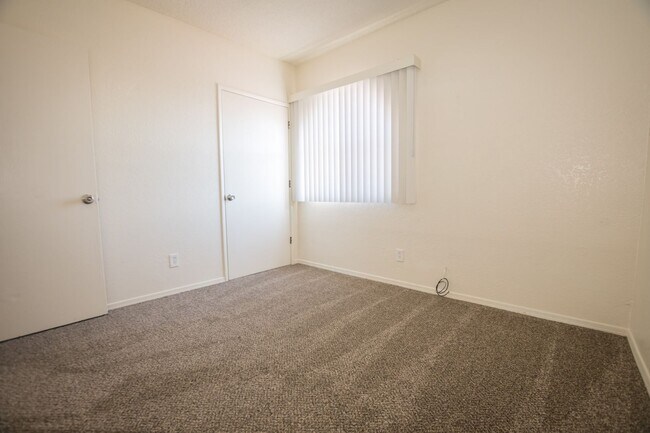 Building Photo - Charming Property Features 3 Bedrooms, 2 Baths, Central A/C!!