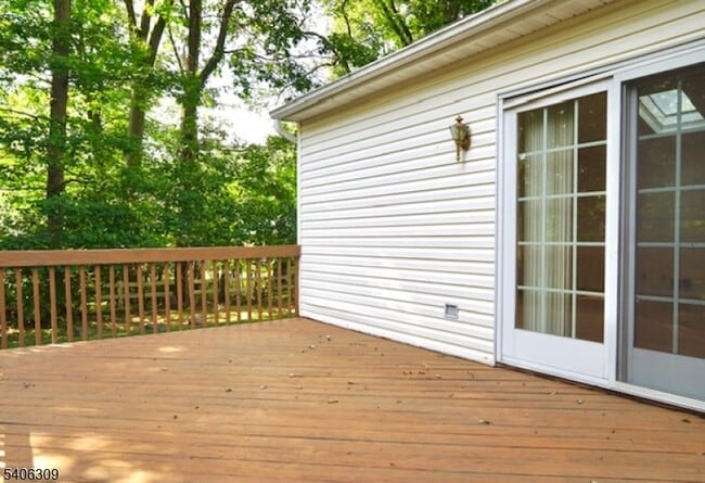 Building Photo - 17 Wellington Rd