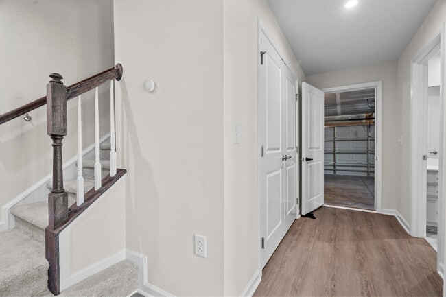 Building Photo - 1509 Newpoint Dr