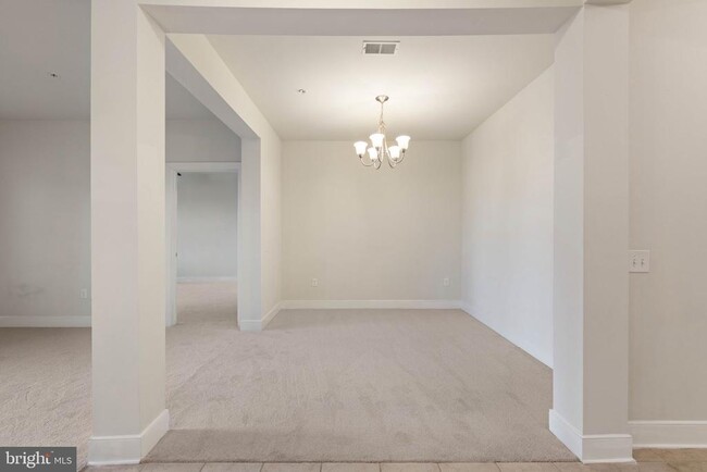 Building Photo - 9521 Bastille St