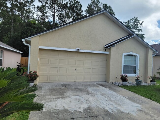 Building Photo - Coming Soon ... Charming 3 Bed/2 Bath Home...