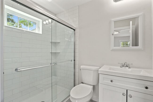 Building Photo - 34 Wilson St