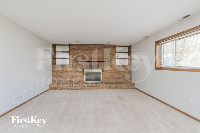 Building Photo - 753 Willow Rd