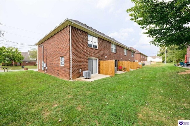 Building Photo - 115 Poplar Cir