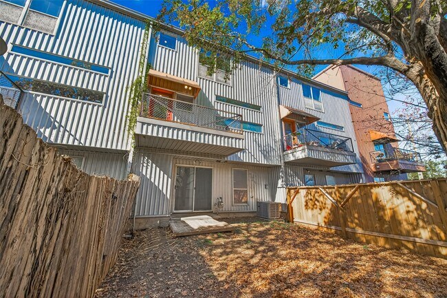 Building Photo - 6911 Yellowstone Way Dr