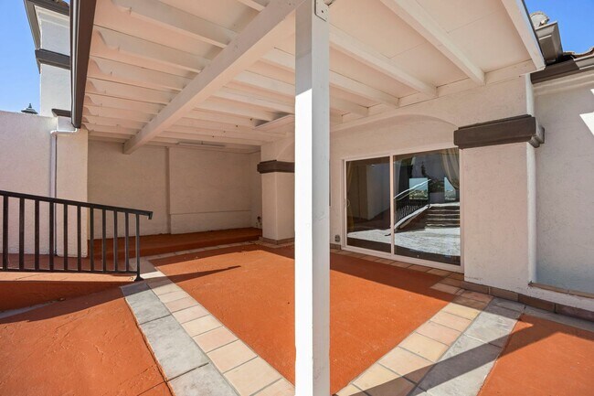 Building Photo - Modern Elegance Meets Scenic Privacy in Be...