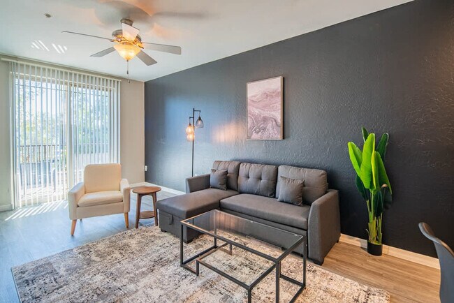 Building Photo - 1275 E University Dr