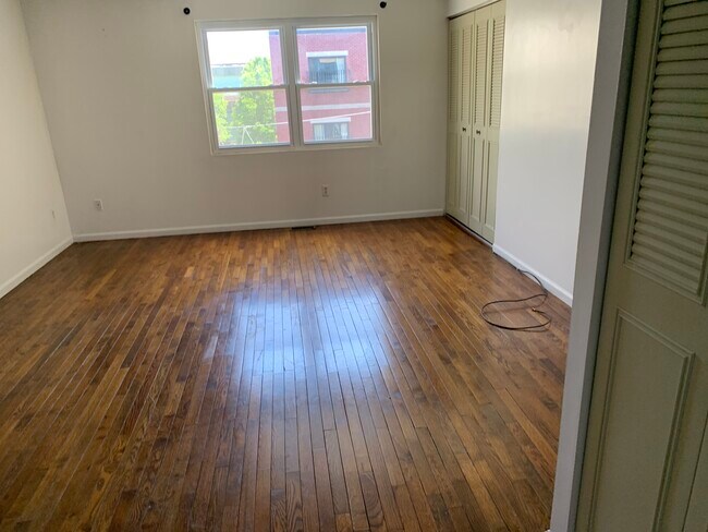 Building Photo - 944 New Market St