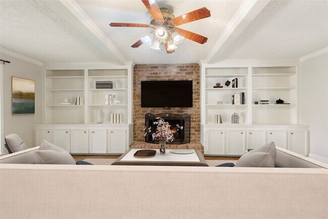 Building Photo - 8215 Winding Hill Ln