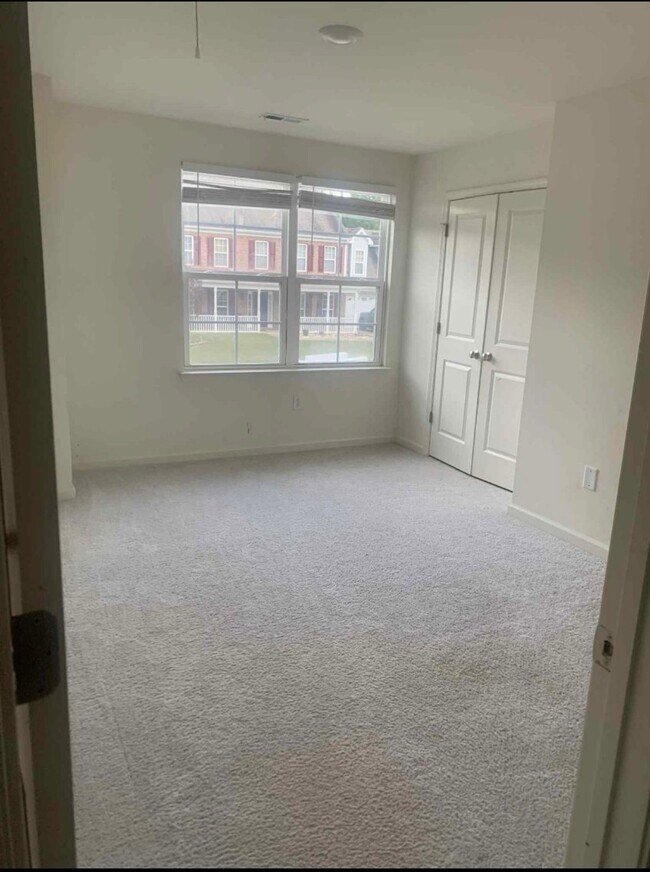 Building Photo - 670 Spruce Garden Ct