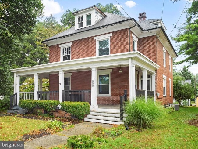 Building Photo - 1050 Edgar Ave