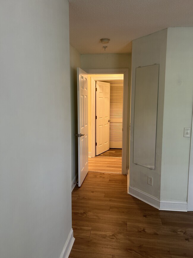 Building Photo - 627 Woodmoor Dr