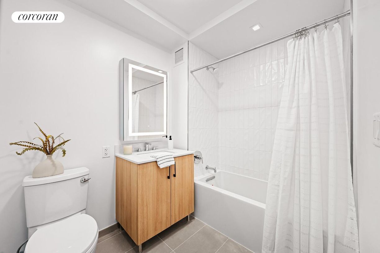 Building Photo - 733 Myrtle Ave