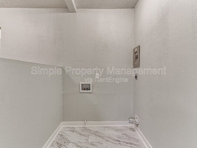 Building Photo - 1841 N Gatewood Ave