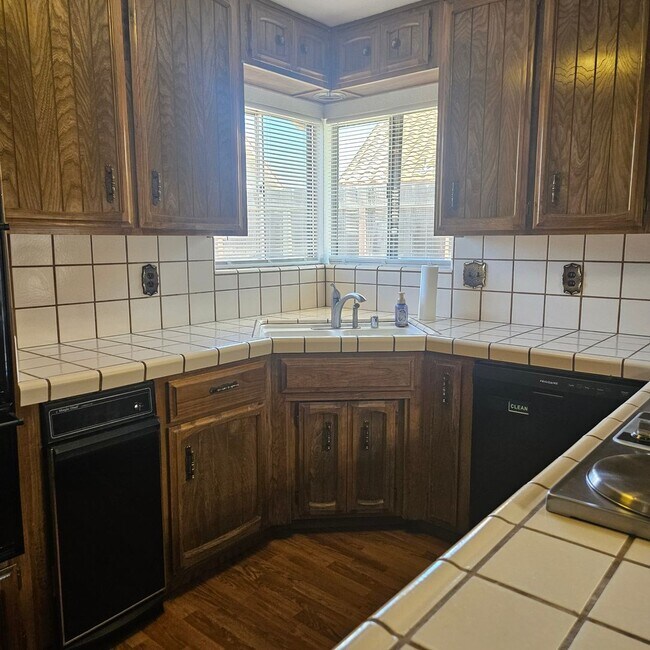 Building Photo - 3544 Traveler Ct