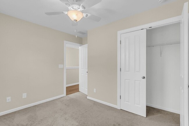 Building Photo - Stunning 3-Bed / 2.5-Bath Home in Park Cir...