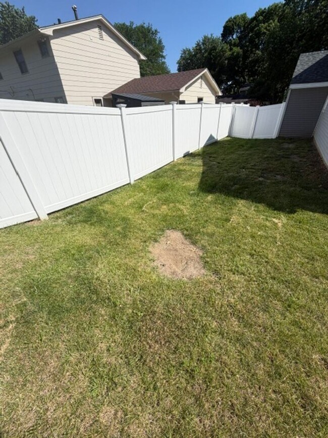 Building Photo - Central Davenport 4 Bedroom House