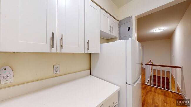 Building Photo - 36 W 73rd St
