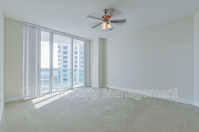 Building Photo - 241 Riverside Dr