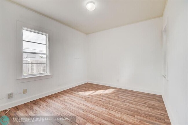 Building Photo - 919 N J St