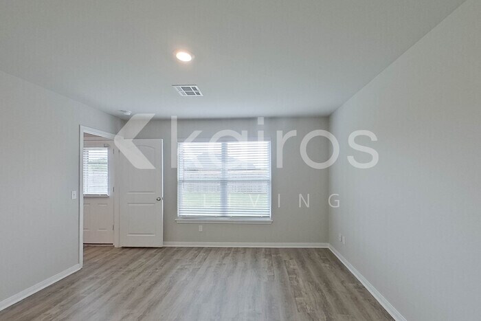 Building Photo - 301 St James Pl
